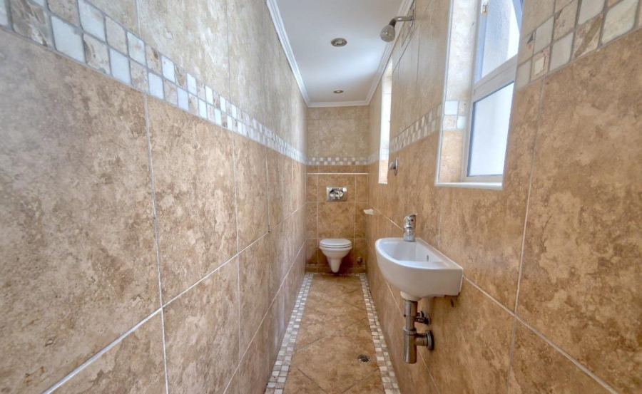 2 Bedroom Property for Sale in Sea Point Western Cape